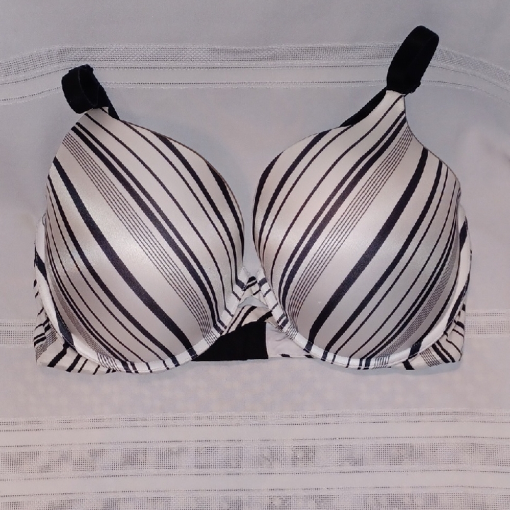 NWOT Striped Black and White Padded Perfect Coveraage  Women's Bra